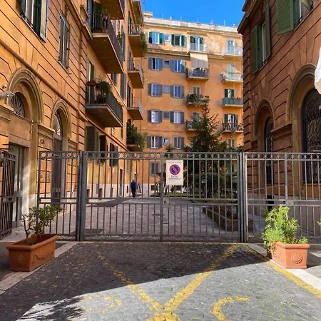 Art Atelier San Pietro Konukevi Roma